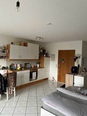 Schöne und gepflegte 1-Zimmer-Wohnung mit Balkon und Einbauküche in Idar-Oberstein