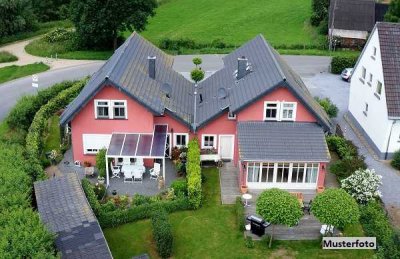 Doppelhaushälfte nebst Garten und Carport