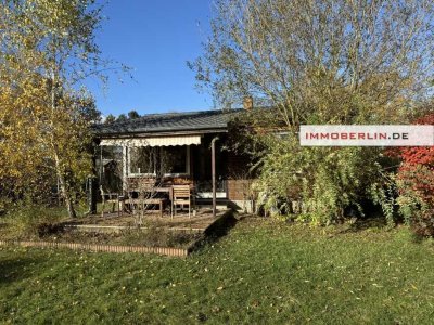 IMMOBERLIN.DE - Hübscher Gartenbungalow auf Eigenland in Tiergartensiedlung Oranienburg