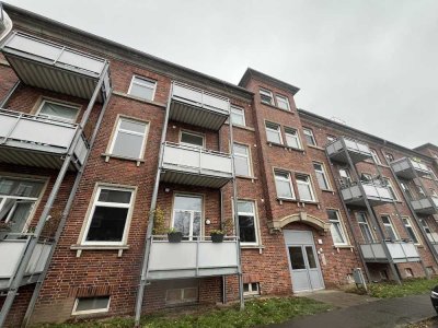 großzügig geschnittene 1 Zimmer-Wohnung mit Wohnküche, Balkon und Duschabd sowie Einbauküche