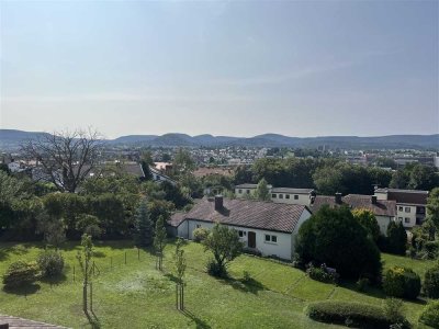 Wunderschöne 3 1/2 Zimmer- DG-Wohnung mit Flair und traumhafter Aussicht - Nähe Bosch