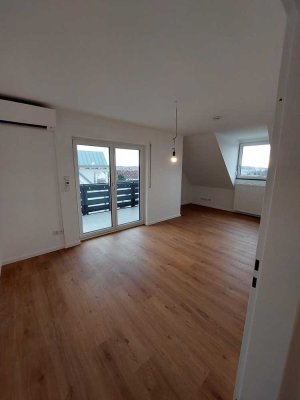 Modernisierte Dachgeschoßwohnung mit Balkon, Alpenblick und Gartenanteil