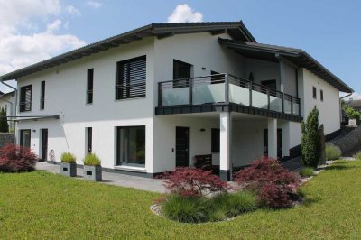 Top gepflegtes Zweifamilienhaus mit Schlossblick