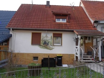 Kleines Haus zu kleinem Preis: RMH mit Garage in Nentershausen zu verkaufen. PROVISIONSFREI !