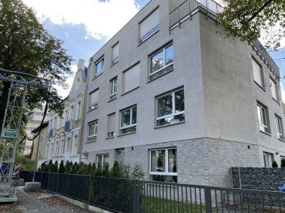 Stilvolle, geräumige und neuwertige 3-Zimmer-Wohnung mit Loggia-Balkon und Terrasse