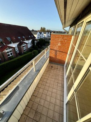 Stilvolle, modernisierte 2-Zimmer-Maisonette-Wohnung mit Balkon in Lambrechtshagen