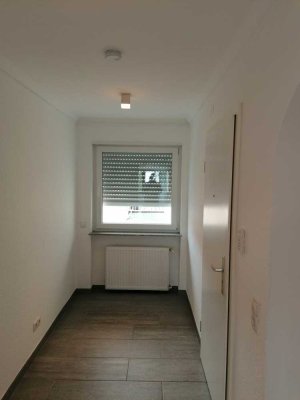 Ansprechende und vollst. renovierte 2-Raum-Wohnung mit geh. Innenausstattung mit Balkon