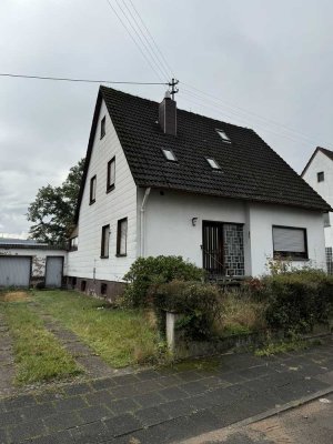 Bruchmühlbach-Miesau: Freistehendes Einfamilienhaus mit großem Grundstück