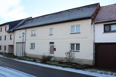 altes Bauernhaus mit großem Grundstück, Nebengelass und zwei Garagen