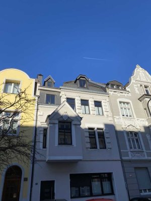 DG-Altbau Wohnung, teilmöbliert, Dachterrasse, EBK