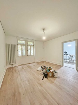 Charmante Altbauwohnung mit Balkon: Modernes Wohnen trifft historischen Flair!