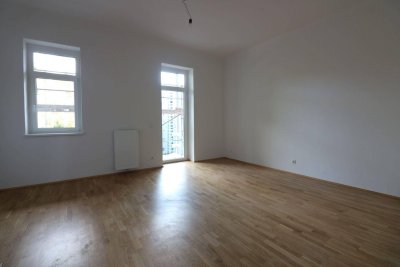 Große Altbauwohnung mit Balkon - Provisionsfrei!