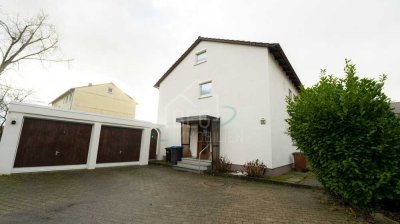 Komfortables Zweifamilienhaus mit Terrasse, Balkon und idyllischem Garten