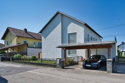 Gestalten Sie Ihr Paradies! Haus mit zwei Einheiten und großem Grundstück in beliebter Siedlungslage.