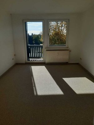 *Ihr neues Zuhause* 2-R-Wohnung mit Badewanne & Balkon