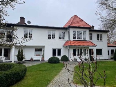 Villa auf uneinsehbarem Parkgrundstück