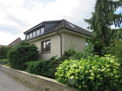 Gehoben ausgestattete 4-Zi-WHG im EG mit Garten und Garage in gepflegtem EFH mit ELW im OT Kirchdorf