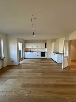 Frisch saniert: 2-Zimmer-Wohnung mit Einbauküche und Balkon in der Neustadt (Buntentor)