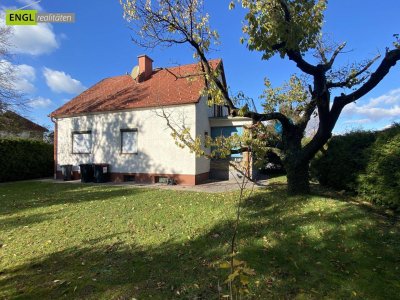 Älteres Haus mit ca 750m² Grund in zentraler aber ruhiger Lage