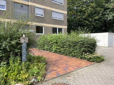 Dreizimmerwohnung/EG mit Balkon und Garage !!