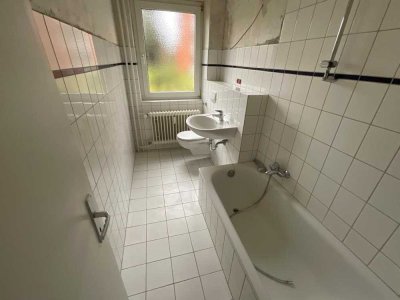 3 Zimmer Wohnung in Lübeck -St. Lorenz Nord für Selbstrenovierer mit Balkon