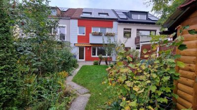 Bezugsfrei! Großer Garten! Charmantes Reihenmittelhaus zum verlieben!