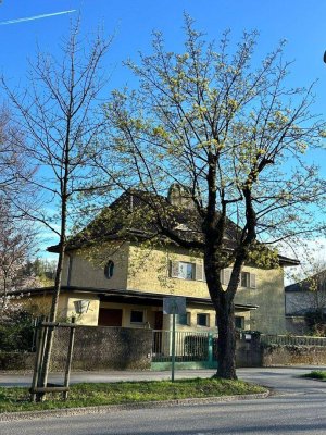 ***OFFENES BIETERVERFAHREN*** STADTVILLA zum Revitalisieren in BESTLAGE (Volksgartenstraße) - OPEN HOUSE am 12.04.2025 von 12:00 Uhr bis 16:00 Uhr