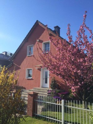 Freistehendes Einfamilienhaus mit gehobener Innenausstattung direkt am Feld u. dennoch stadtnah