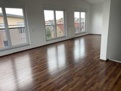 Sofort bezugsfähig! Skylineblick - Renovierte Penthouse-Maisonette in Frankfurt