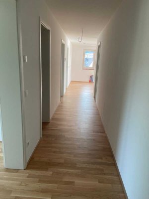 Stilvolle, neuwertige 3,5-Zimmer-Wohnung mit Balkon in Hüttlingen