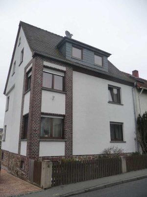 Neuwertige 2-Zimmer-Wohnung mit Balkon und Einbauküche in Dutenhofen