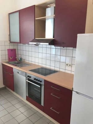 Modernisierte 2-Raum-Wohnung mit Einbauküche in Krefeld