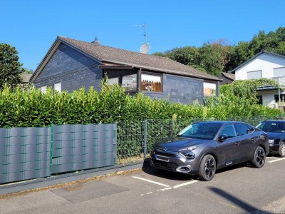 MANNELLA *Mehr Platz als man denkt* Bungalow mit Wintergarten, Keller & Garage in Wolsdorf