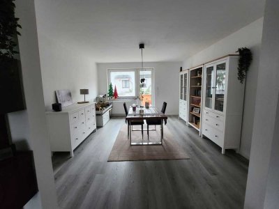 Moderne, neu renovierte Maisonette Wohnung mit großem Süd Balkon