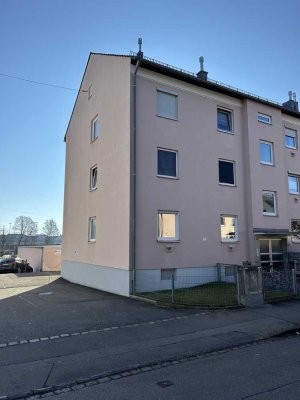 Stilvolle 3-Zimmer-Hochparterre-Wohnung mit Balkon in Augsburg