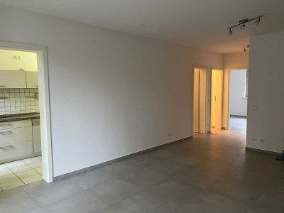 Erstbezug nach Sanierung mit Einbauküche und Terrasse: ansprechende 2-Zimmer-Wohnung in Isen