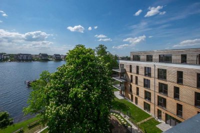 Penthouse im Erstbezug: Atemberaubender Wasserblick und 30 m²-Dachterrasse - Jetzt bezugsfertig!