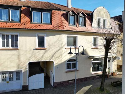 Mehrfamilienhaus mit 4 großen Wohnungen und Gewerbe