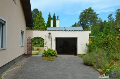 Bungalow am Waldrand mit Garage und Nebengebäuden - Wassernutzungsrecht