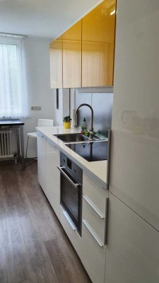 Traumhafter Blick über Bayreuth - 3 Zimmerwohnung mit Balkon, Einbauküche, Sauna & Schwimmbad