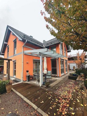 Charmantes, gepflegtes Einfamilienhaus mit einladender Terrasse und liebevoll gestaltetem Garten.