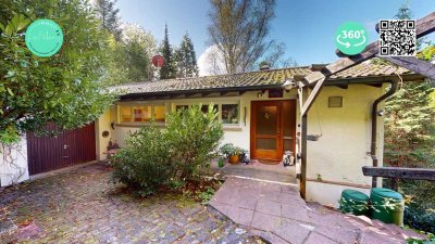 Naturnah Wohnen: Außergewöhnliches Architektenhaus mit vermieteter Einliegerwohnung in Marxzell