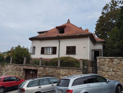 : Historisches Einfamilienhaus in zentraler Lage von Hollabrunn mit großem Garten und einzigartigem Panoramablick