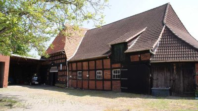 Landwirtschaftliche Hofstelle mit Ausbaureserve im Dachgeschoss und potentiellen Bauplätzen