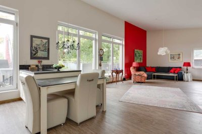 ***Helle 3-Zimmer-Wohnung mit Terrasse, hohen Decken und eigener Garage***