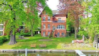 Liebhaberobjekt, traumhafte  3 - 4  Zimmerwohnung in sanierter Altbauvilla mit eig. Bootsanlegeplatz