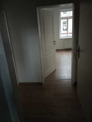 schöne zentrale 2-Zimmer-Altbau-Wohnung im DG ohne Balkon