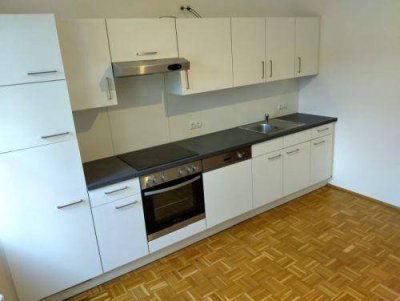 Ruhiger 2 ZIMMER-NEUBAU + Terrasse 25m² + extra Wohnküche möbliert + TG-Platz + nähe TU-Inffeld!