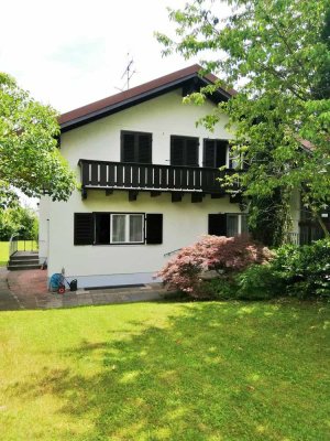 Familienfreundliches Einfamilienhaus, neue Einbauküche, großer Garten