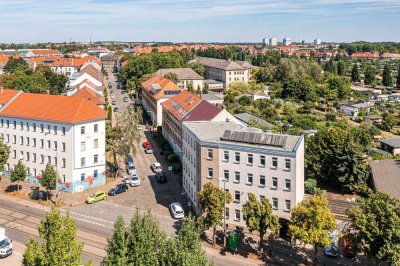 Kapitalanleger aufgepasst! Vermietete 2-Zimmer-Altbauwohnung mit Balkon & Tageslichtbad